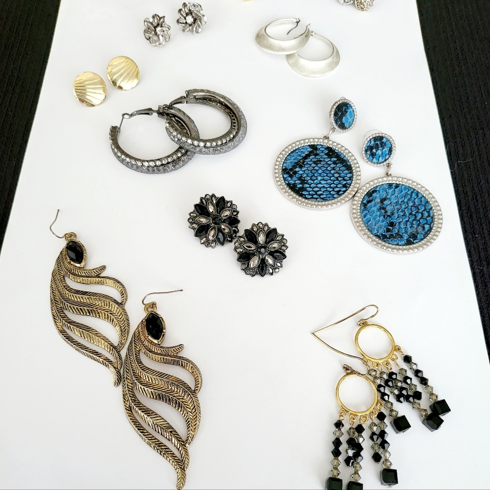 Lot of 10 pairs earrings.